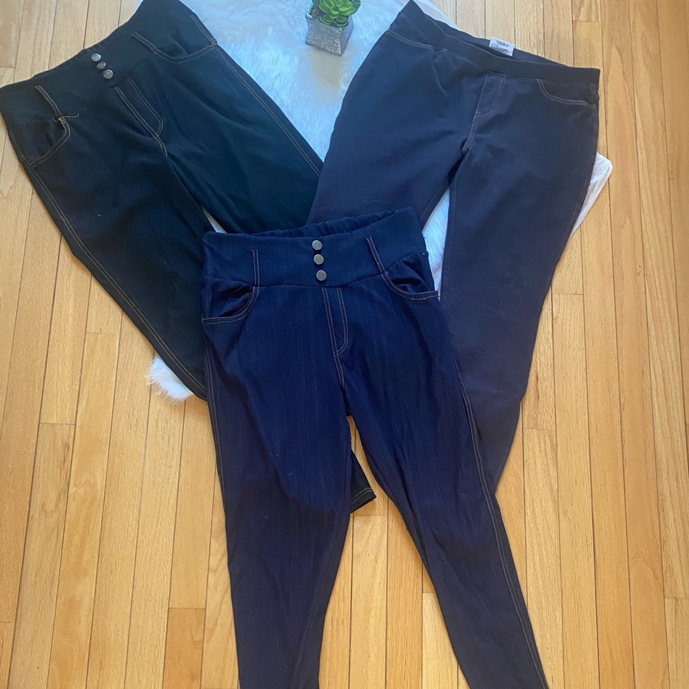 Sleek Black and Blue Jeggings with Stretchy Comfort